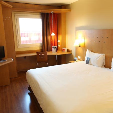 Ibis Alcala De Henares La Garena Hotel ภายนอก รูปภาพ