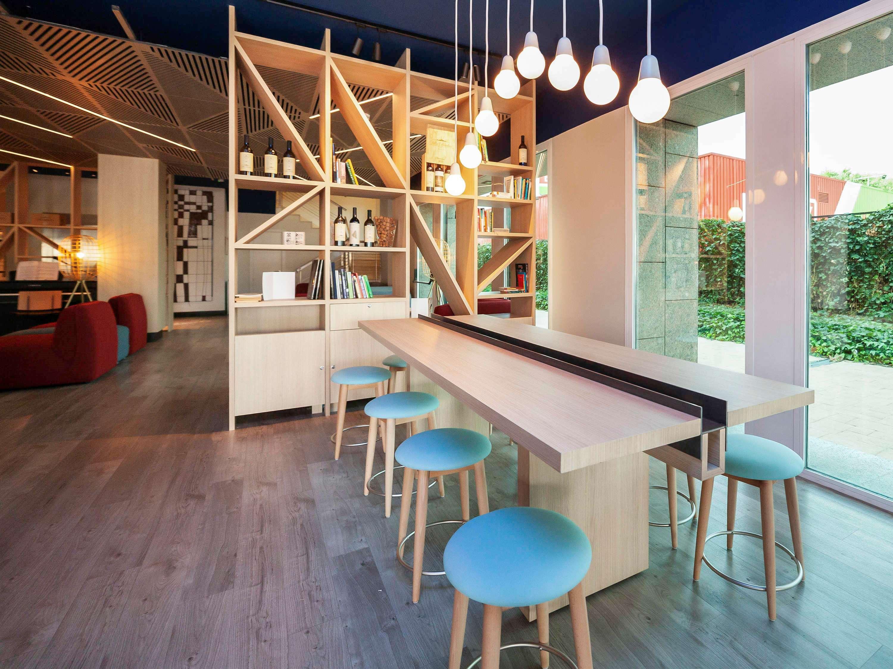 Ibis Alcala De Henares La Garena Hotel ภายนอก รูปภาพ